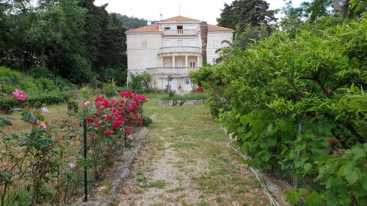Apartment Lju On The Beach Split Exterior photo